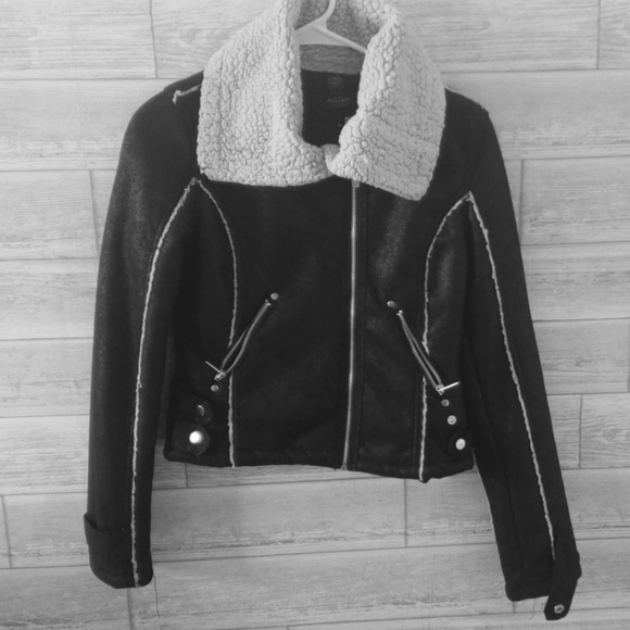 Jacket - Picture 1 of 4